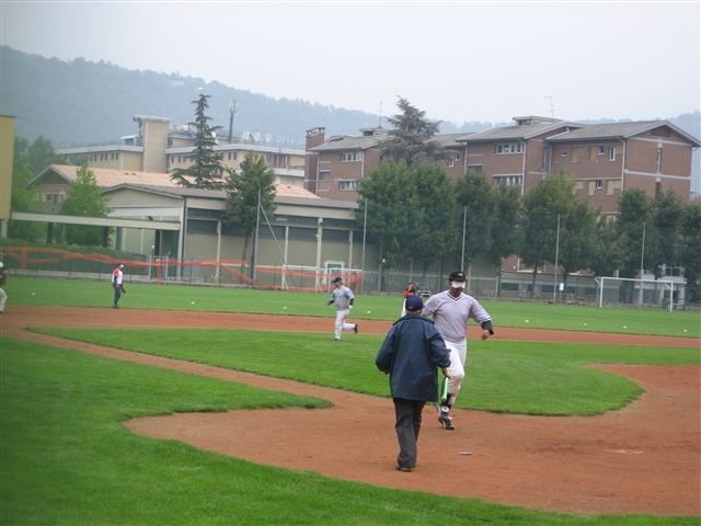 Sarwar arriva a punto e Francesco in terza base.